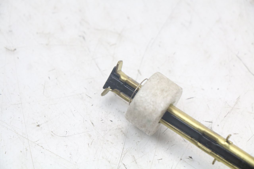 photo de OIL TANK DIPSTICK PEUGEOT TKR TREKKER FURIOUS 50 (2005 - 2014) - Zoom on usage condition