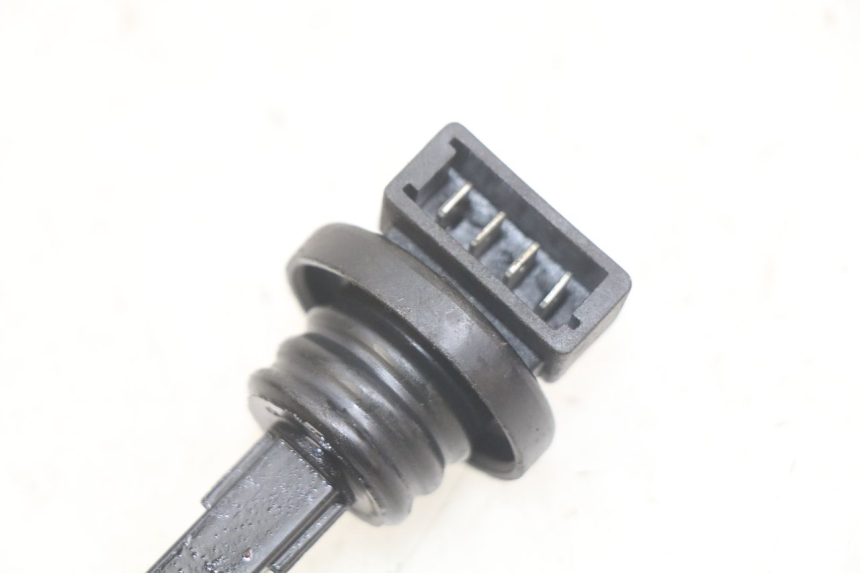 photo de OIL RESERVOIR DIPSTICK PIAGGIO VESPA S 2T 50 (2007 - 2014) - Zoom on usage condition