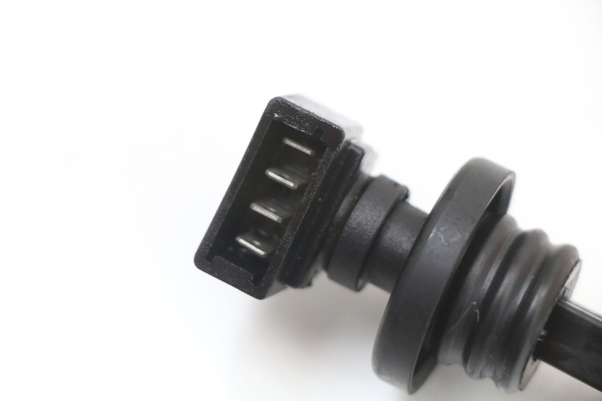 photo de OIL RESERVOIR DIPSTICK PIAGGIO VESPA S 2T 50 (2007 - 2014) - Zoom on usage condition