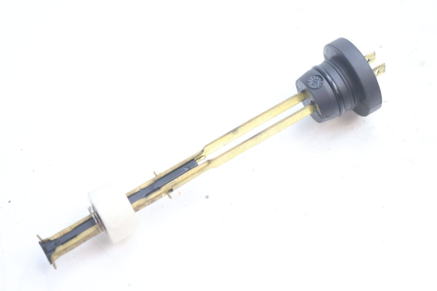 photo de OIL RESERVOIR DIPSTICK PEUGEOT VIVACITY 50 (2004 - 2009) - Zoom on usage condition