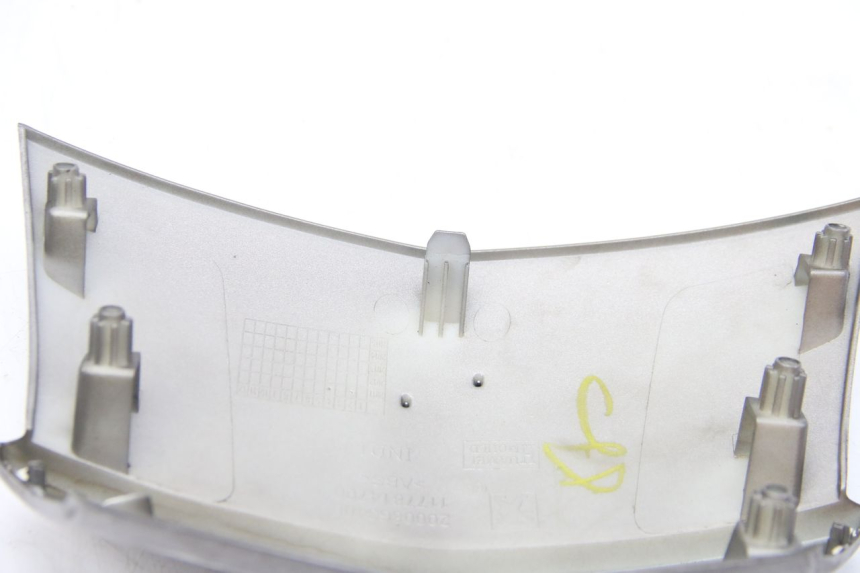 photo de REAR FAIRING JUNCTION PEUGEOT CITYSTAR 125 (2011 - 2017) - Fixing points details