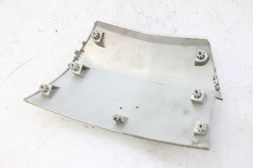 photo de REAR FAIRING JUNCTION PEUGEOT CITYSTAR 50 (2013 - 2017) - Zoom on usage condition