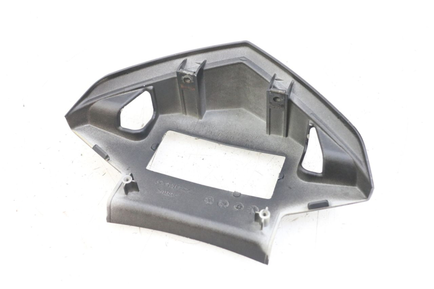 photo de REAR FAIRING JUNCTION KYMCO DINK 4T 50 (2007 - 2018) - Zoom on usage condition