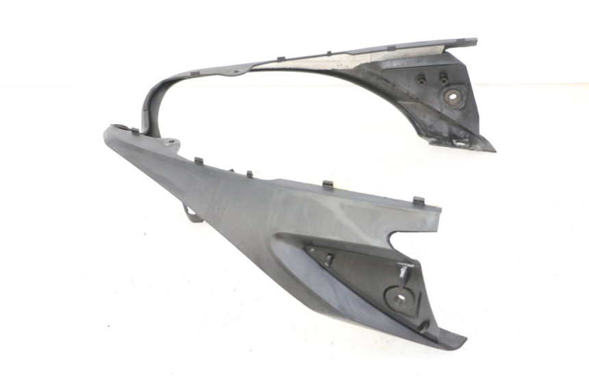 photo de REAR MIDDLE PANEL YAMAHA FZ6 FAZER S2 600 (2007 - 2011) - Technical close-up