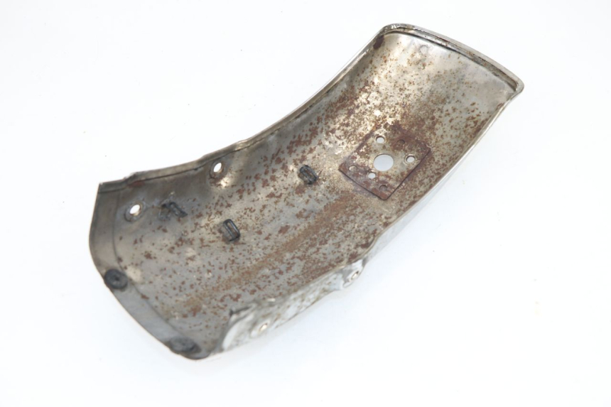 photo de REAR MIDDLE PANEL SUZUKI GN 125 (1997 - 2000) - Technical close-up