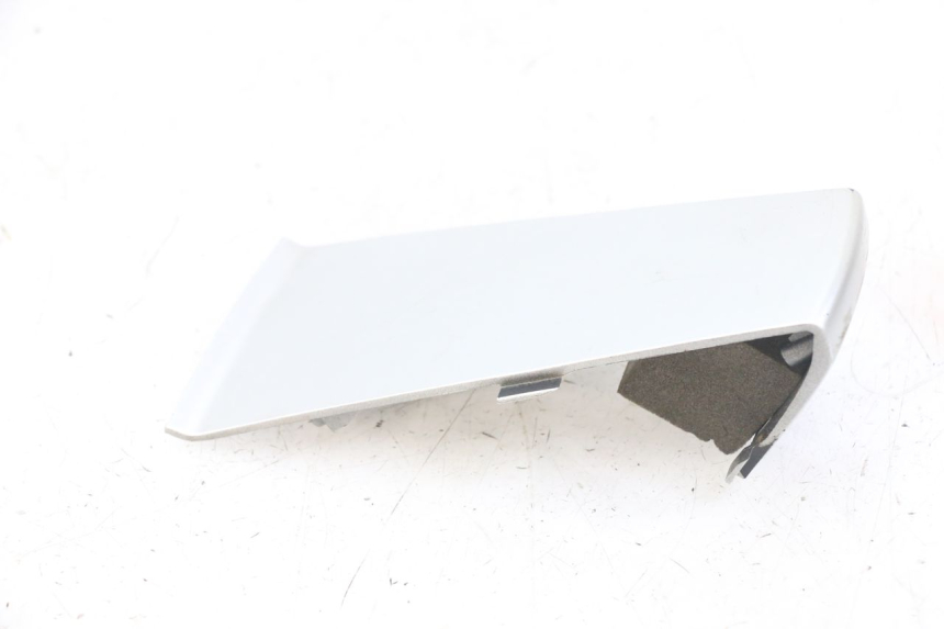 photo de REAR MIDDLE PANEL SUZUKI GS GSE 500 (2001 - 2003) - Technical close-up