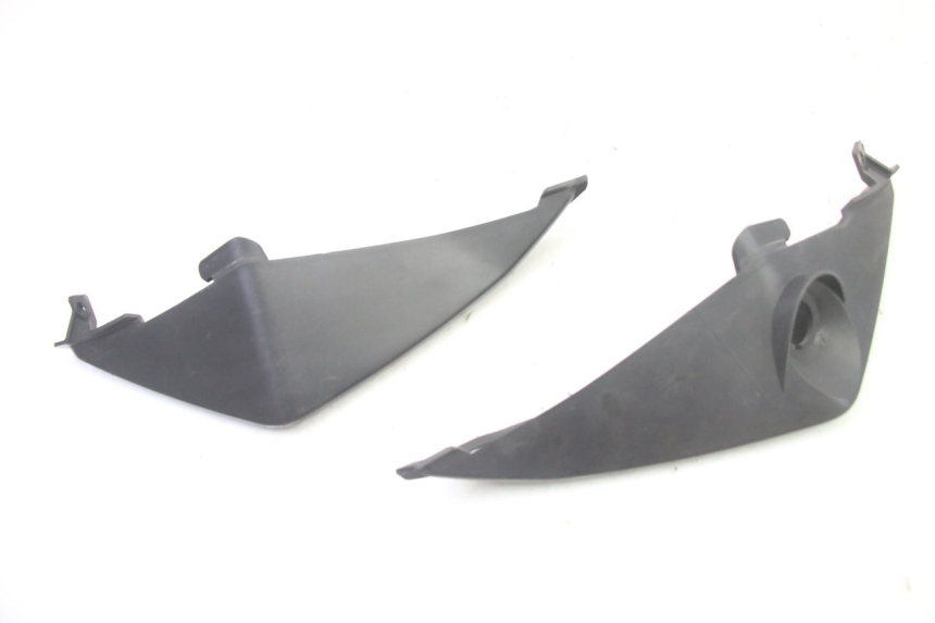 photo de REAR MIDDLE PANEL SUZUKI GSR 750 (2011 - 2017) - Zoom on usage condition