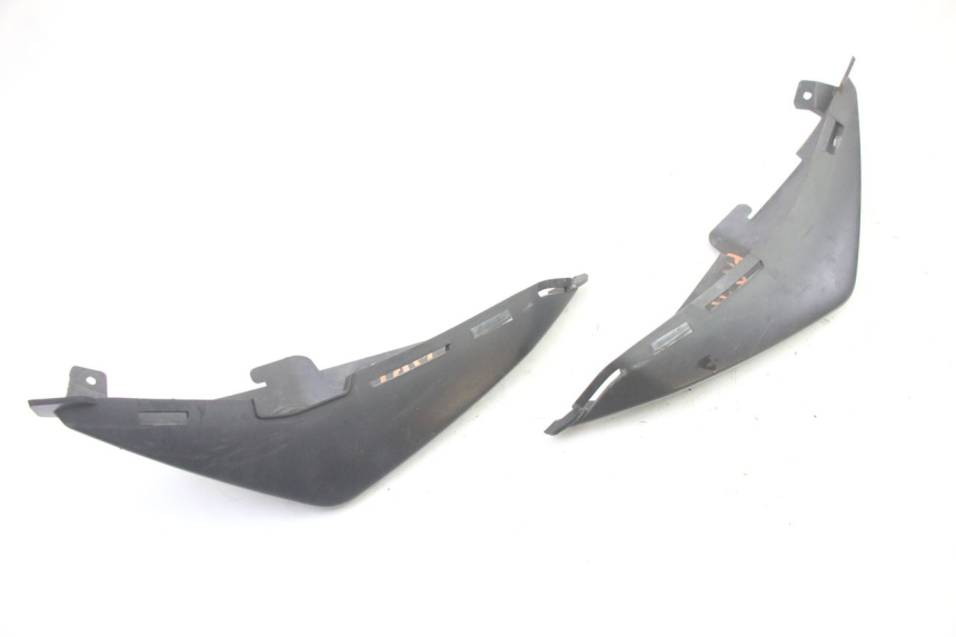 photo de REAR MIDDLE PANEL SUZUKI GSR 750 (2011 - 2017) - Alternative perspective