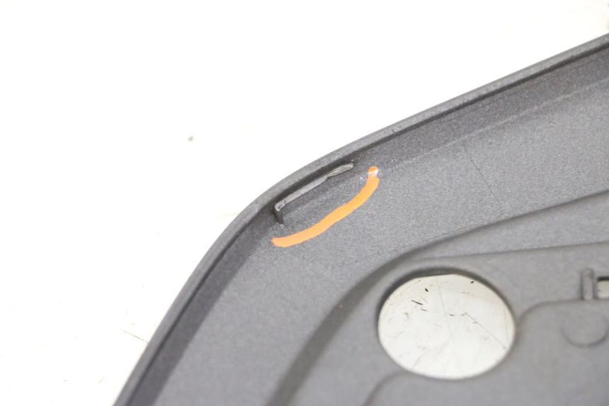 photo de REAR MIDDLE PANEL HONDA PCX (JF57/JF64) 125 (2014 - 2018) - Technical close-up