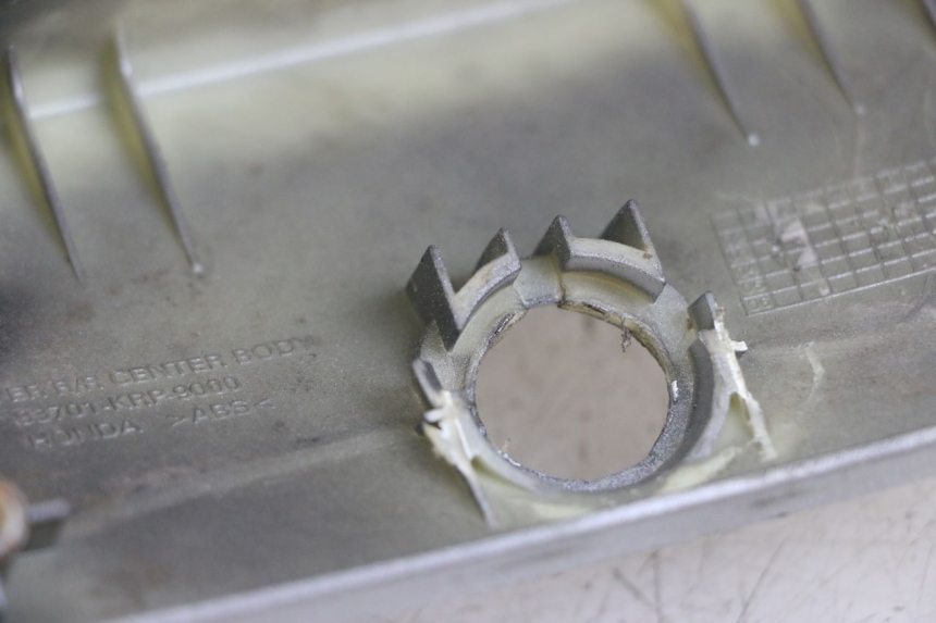 photo de REAR FAIRING JUNCTION HONDA SCV LEAD 100 (2003 - 2007) - Component detail