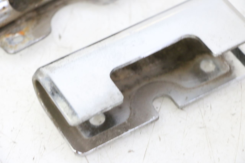 photo de REAR LOWER MIDDLE PANEL HYOSUNG GV AQUILA 125 (2000 - 2009) - Alternative perspective