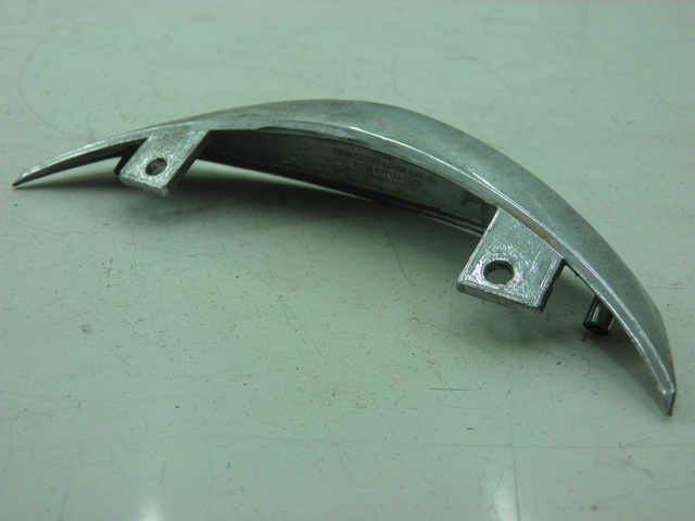 photo de REAR LOWER MIDDLE PANEL DAELIM BESBI 125 (2007 - 2008) - Zoom on usage condition