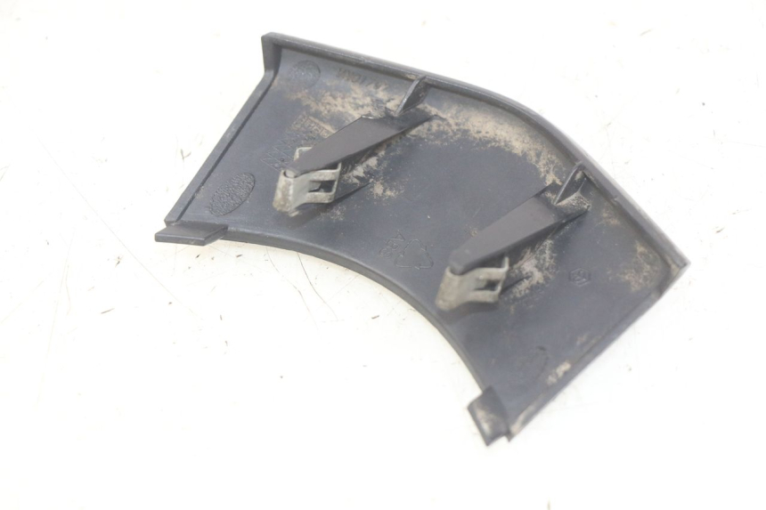 photo de LOWER REAR FAIRING JUNCTION PIAGGIO FLY 4T 50 (2013 - 2017) - Zoom on usage condition