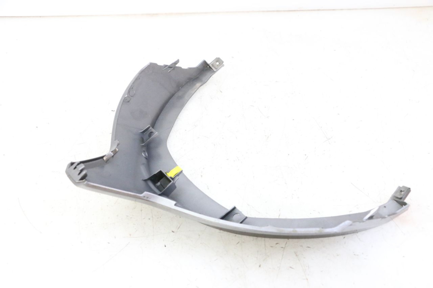 photo de REAR LOWER MIDDLE PANEL HONDA FORZA ABS 300 (2013 - 2017) - Zoom on usage condition