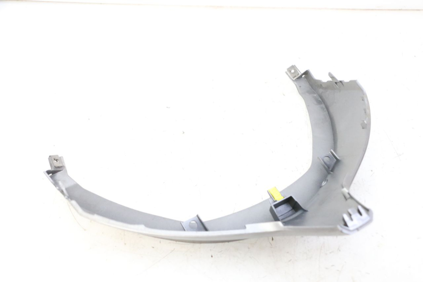 photo de REAR LOWER MIDDLE PANEL HONDA FORZA ABS 300 (2013 - 2017) - Alternative perspective