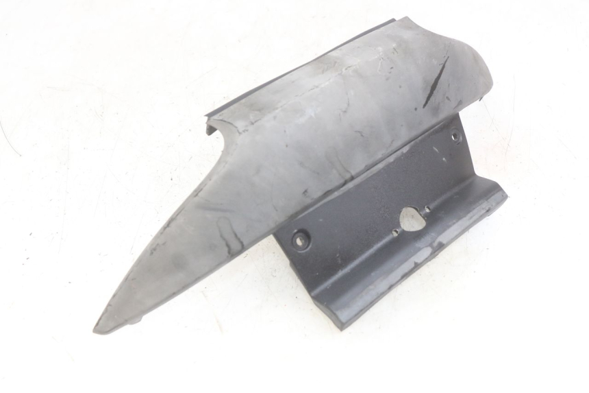 photo de LOWER REAR FAIRING JUNCTION PIAGGIO MP3 LT 400 (2007 - 2012) - Technical close-up