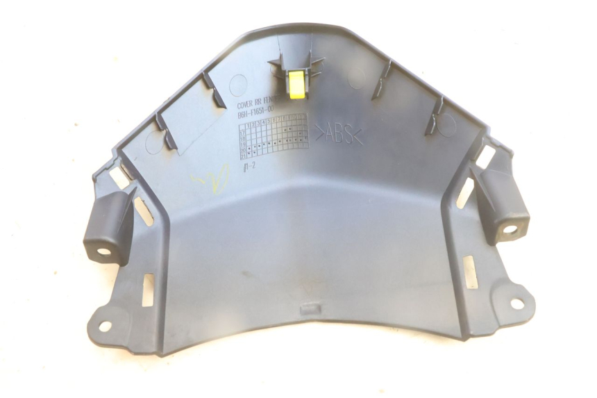 photo de REAR LOWER MIDDLE PANEL YAMAHA N-MAX NMAX 125 (2021 - 2024) - Zoom on usage condition