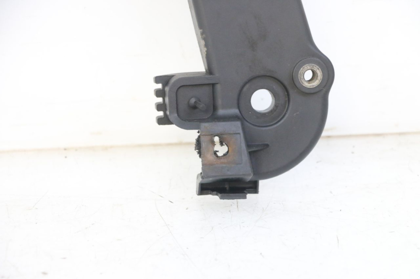 photo de REAR LOWER MIDDLE PANEL MBK OVETTO 4T 50 (2008 - 2016) - Fixing points details