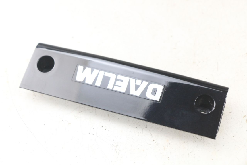 photo de REAR LOWER MIDDLE PANEL DAELIM S2 FI 125 (2008 - 2017) - Zoom on usage condition