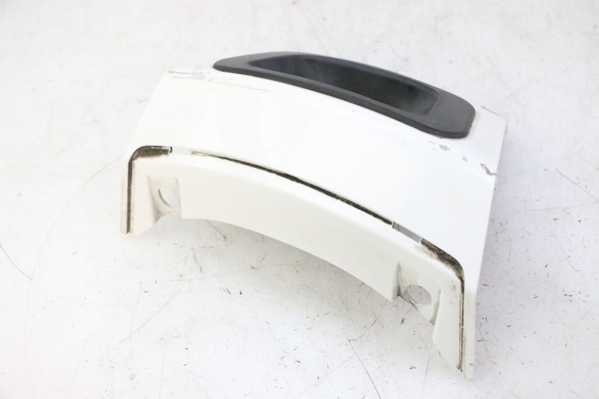 photo de LOWER REAR FAIRING JUNCTION PEUGEOT SATELIS 125 (2010 - 2012) - Fixing points details