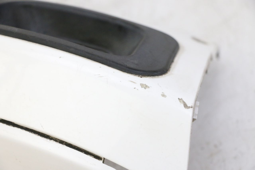 photo de LOWER REAR FAIRING JUNCTION PEUGEOT SATELIS 125 (2010 - 2012) - Surface and material condition