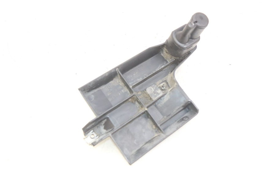 photo de LOWER REAR FAIRING JUNCTION APRILIA SCARABEO 100 (2003 - 2012) - Zoom on usage condition