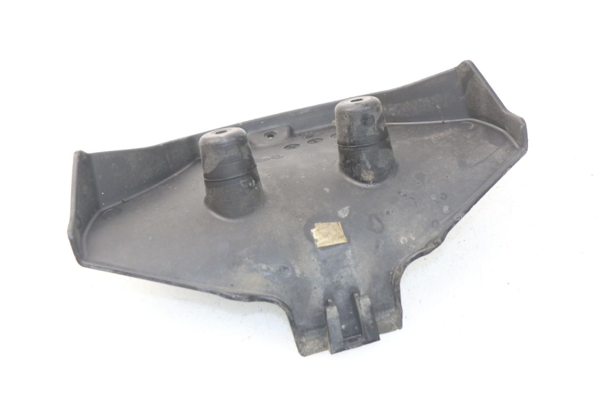 photo de REAR LOWER MIDDLE PANEL TRIUMPH SPRINT ST ABS 1050 (2005 - 2007) - Zoom on usage condition