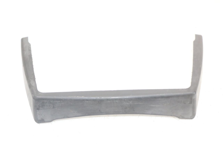 photo de REAR LOWER MIDDLE PANEL SUZUKI GS F 500 (2004 - 2007) - Zoom on usage condition