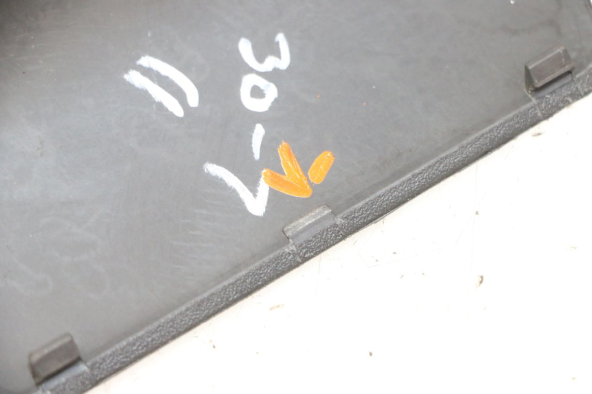 photo de LOWER REAR FAIRING JUNCTION APRILIA SXR 50 (2021 - 2023) - Zoom on usage condition