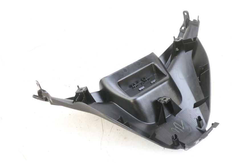 photo de REAR LOWER MIDDLE PANEL YAMAHA TRICITY 300 (2020 - 2024) - Technical close-up