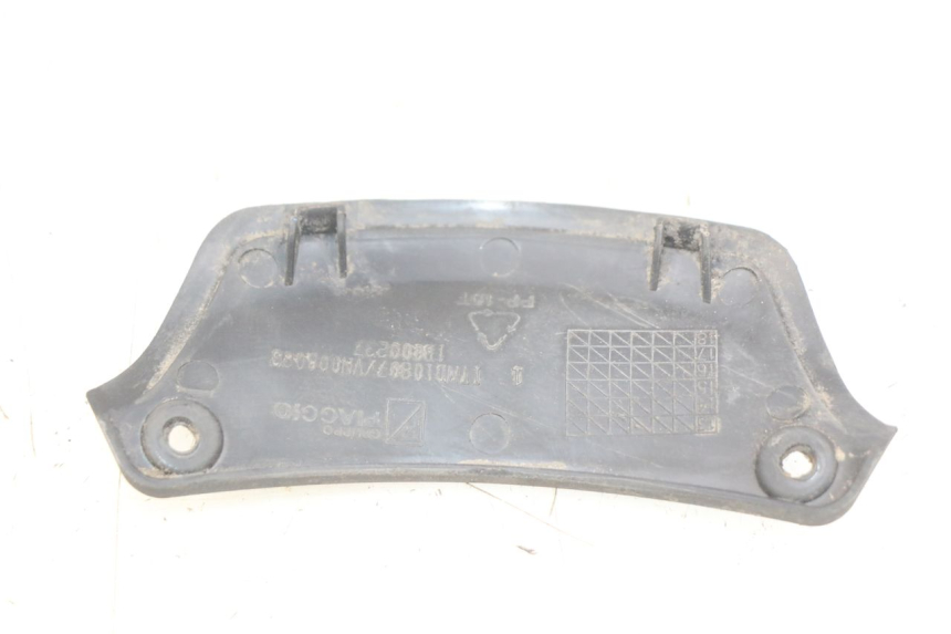photo de LOWER REAR FAIRING JUNCTION PIAGGIO VESPA PRIMAVERA 2T 50 (2013 - 2018) - Zoom on usage condition