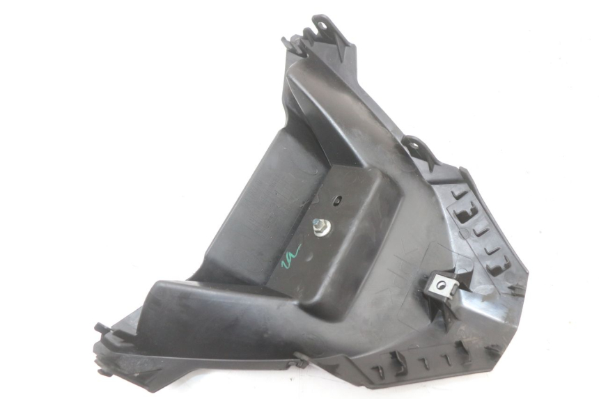 photo de LOWER REAR FAIRING JUNCTION YAMAHA XMAX X-MAX ABS 125 (2017 - 2020) - Product overview