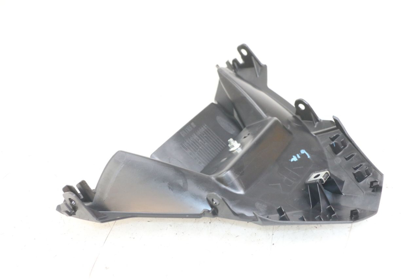 photo de LOWER REAR FAIRING JUNCTION YAMAHA XMAX X-MAX ABS 125 (2017 - 2020) - Component detail