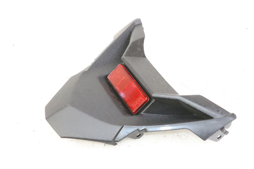 photo de REAR LOWER MIDDLE PANEL YAMAHA XMAX X-MAX 125 (2021 - 2025) - Zoom on usage condition
