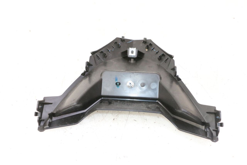 photo de REAR LOWER MIDDLE PANEL YAMAHA XMAX X-MAX 125 (2021 - 2025) - Alternative perspective
