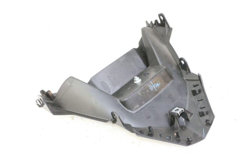 photo de REAR LOWER MIDDLE PANEL YAMAHA XMAX X-MAX 125 (2021 - 2025) - Technical close-up