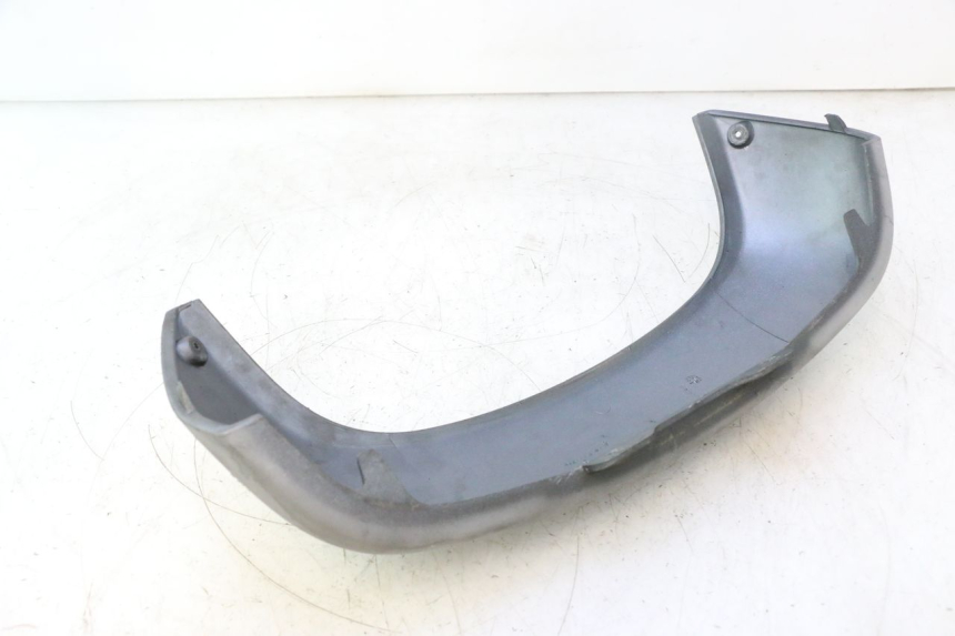 photo de REAR LOWER MIDDLE PANEL PIAGGIO X9 AMALFI 180 (2000 - 2003) - Fixing points details