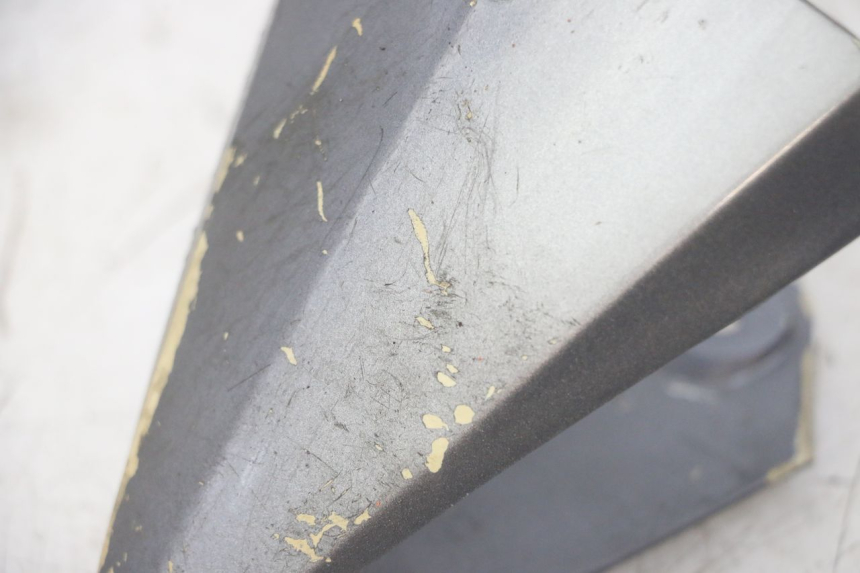 photo de REAR MIDDLE PANEL PEUGEOT JET FORCE CARBU 50 (2003 - 2016) - Zoom on usage condition