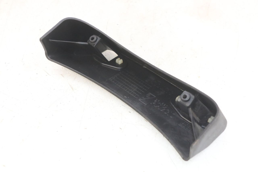 photo de REAR FAIRING JUNCTION PIAGGIO MP3 LT 400 (2007 - 2012) - Alternative perspective