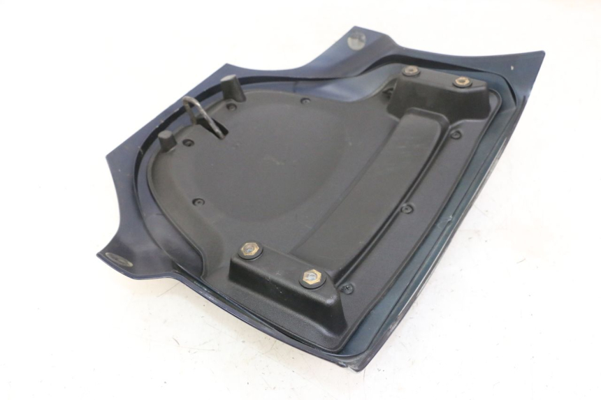 photo de REAR MIDDLE PANEL PIAGGIO MP3 LT 300 (2010 - 2016) - Distinctive features