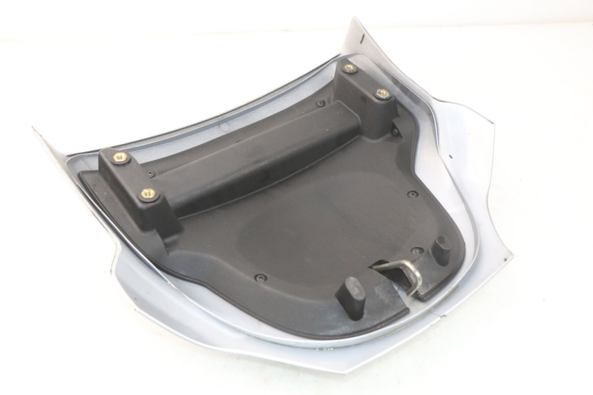 photo de REAR FAIRING JUNCTION PIAGGIO MP3 125 (2006 - 2014) - Technical close-up