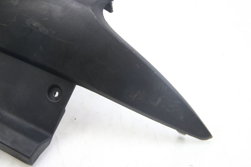 photo de REAR FAIRING JUNCTION PIAGGIO MP3 125 (2006 - 2014) - Alternative perspective