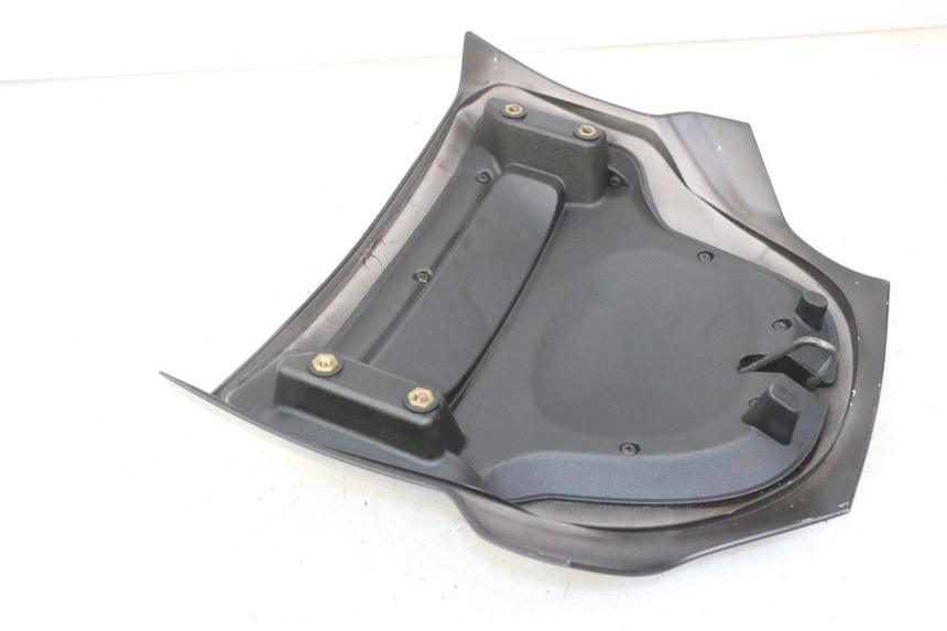 photo de REAR FAIRING JUNCTION PIAGGIO MP3 500 (2011 - 2015) - Zoom on usage condition