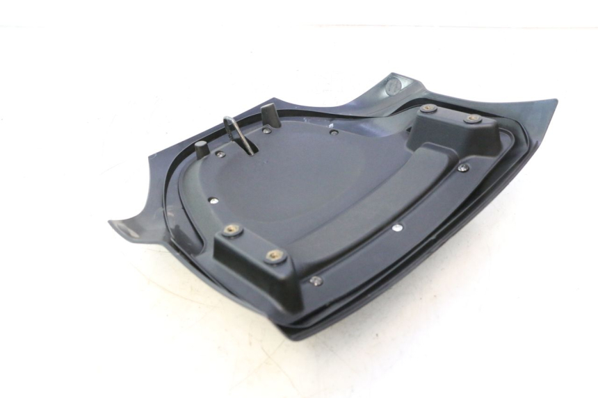 photo de REAR FAIRING JUNCTION PIAGGIO MP3 125 (2006 - 2014) - Alternative perspective