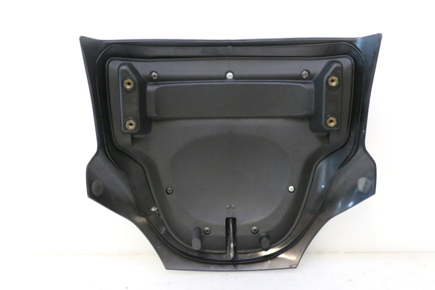 photo de REAR FAIRING JUNCTION PIAGGIO MP3 125 (2006 - 2014) - Technical close-up