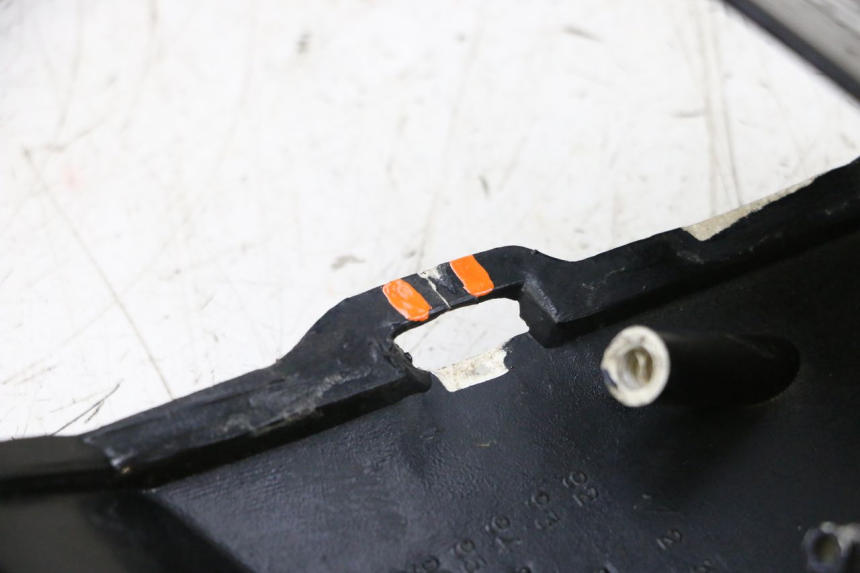 photo de REAR MIDDLE PANEL HONDA NSR R 125 (1994 - 2003) - Fixing points details