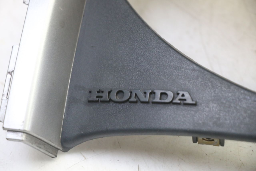 photo de REAR MIDDLE PANEL HONDA NTV DEAUVILLE 650 (2001 - 2006) - Zoom on usage condition