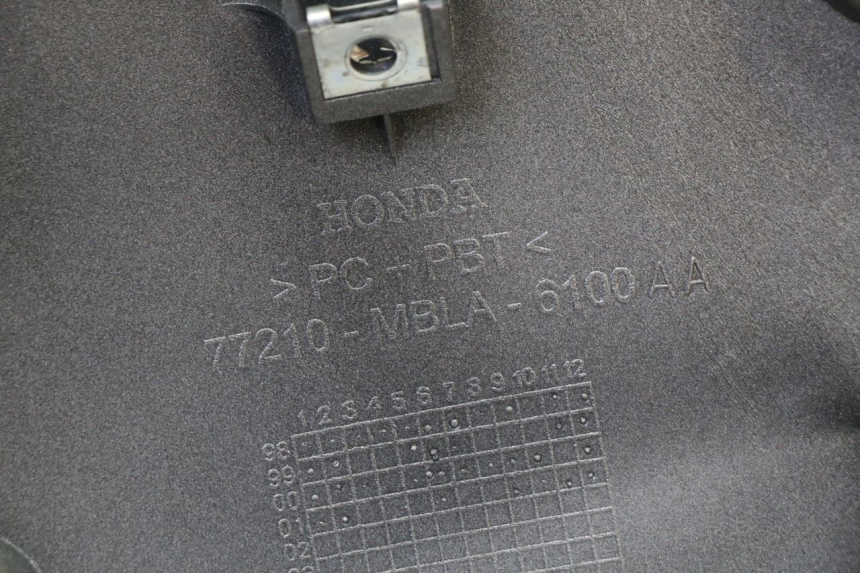 photo de REAR MIDDLE PANEL HONDA NTV DEAUVILLE 650 (2001 - 2006) - Surface and material condition