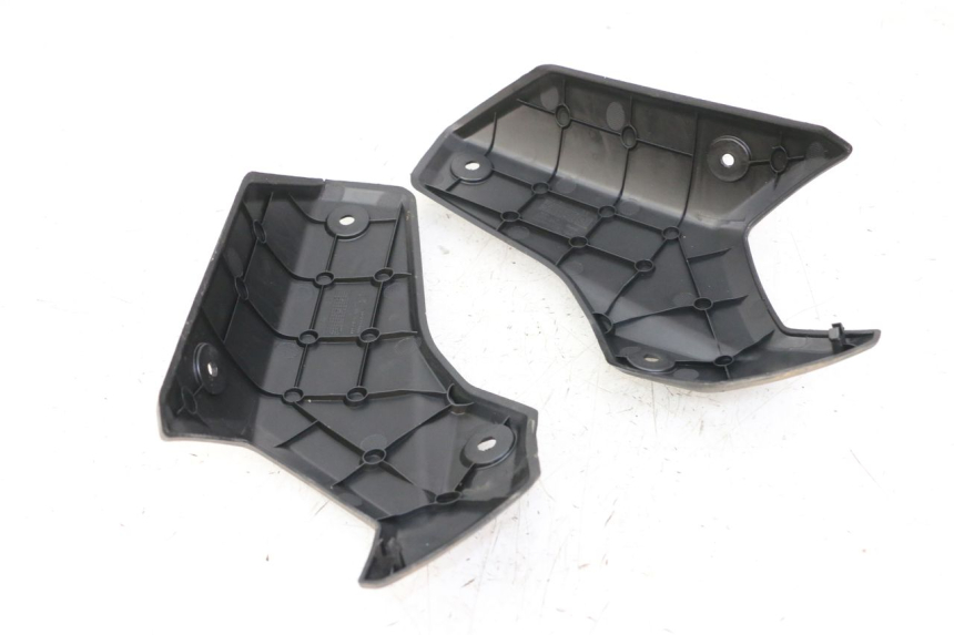 photo de REAR FAIRING JUNCTION PEUGEOT KISBEE 4T 50 (2018 - 2022) - Fixing points details