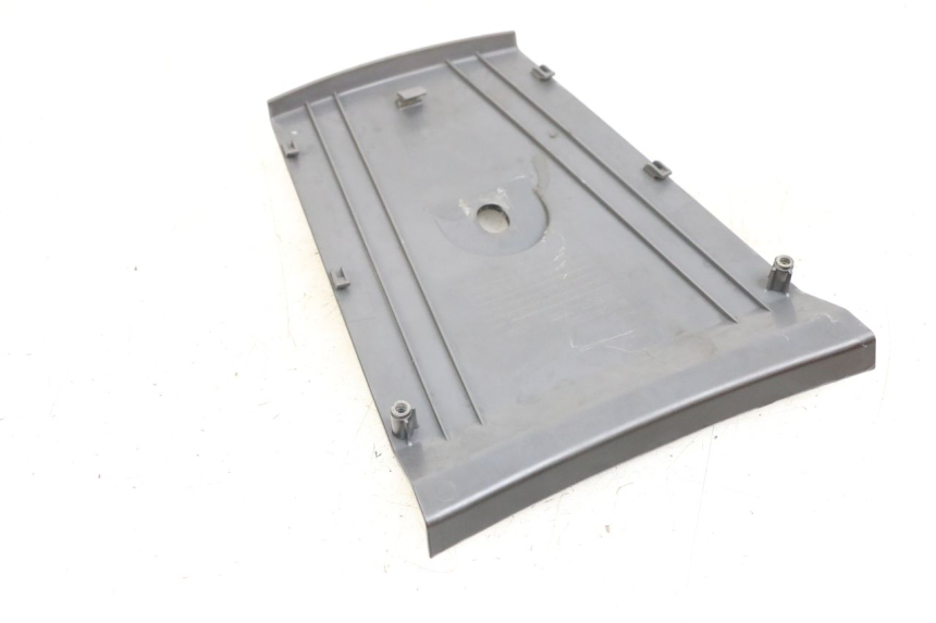 photo de REAR FAIRING JUNCTION DAELIM S3 125 (2010 - 2017) - Zoom on usage condition